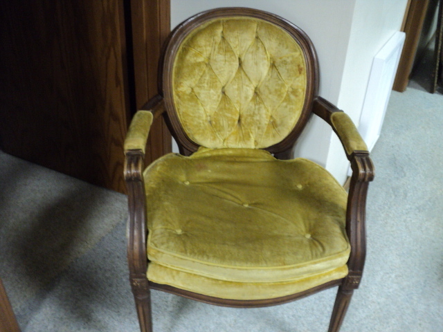 lot 259 image: Vintage upholstered wood frame chai...