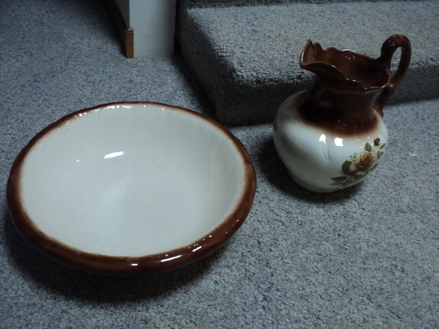 lot 260 image: Pitcher and basin...