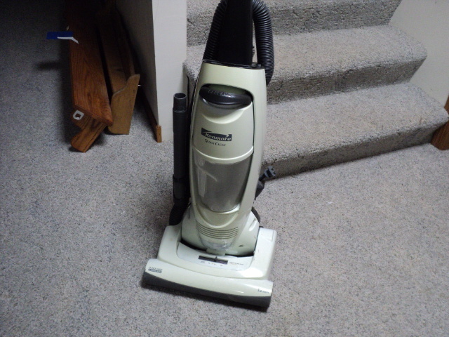 lot 262 image: Kenmore quick clean vacuum cleaner...
