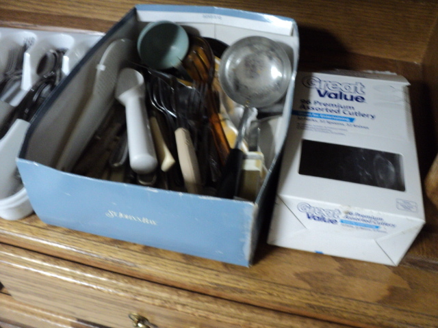 lot 267 image: Large lot of silverware...