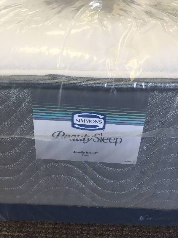 lot 7 image: NEW-- CAL KING SIMMONS BEAUTY SLEEP AMELIA ISLAND PLUSH -- CAL KING MATTRESS