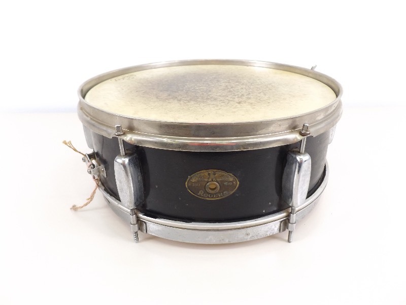 lot 7 image: Vintage Rogers Snare Drum