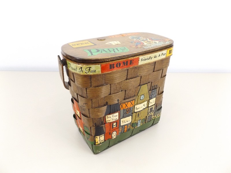 lot 8 image: Vintage Caro Nan Woven Basket Purse