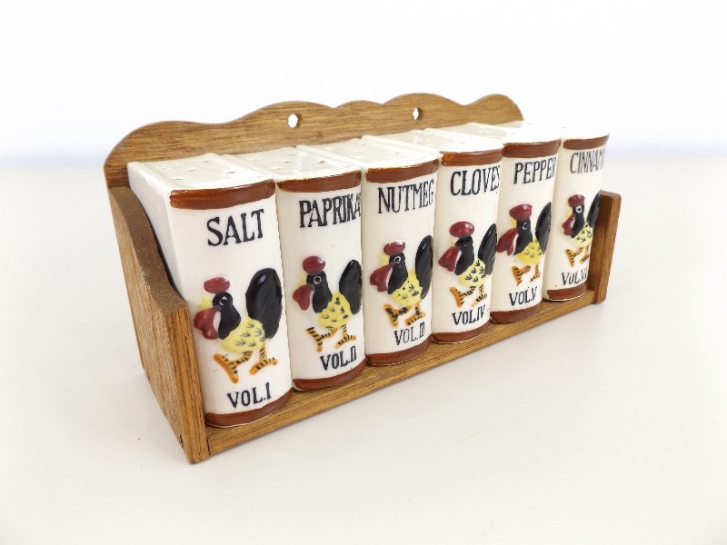lot 10 image: Vintage Thames Hand Painted Spice Rack w6 Rooster Shakers