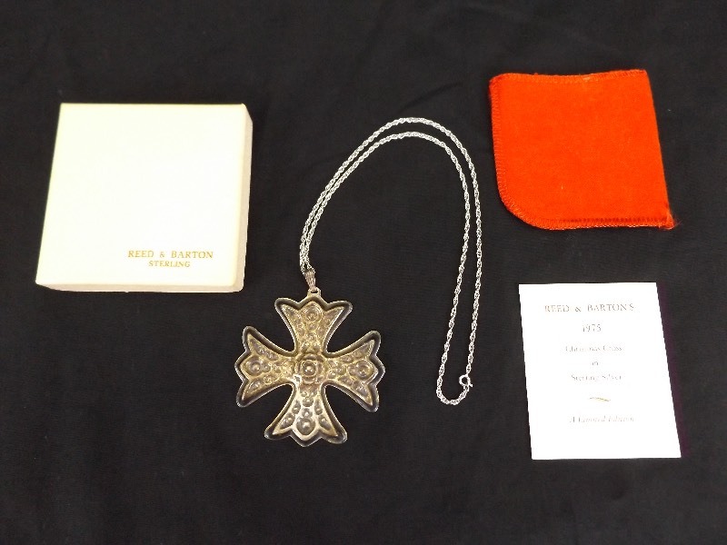 lot 13 image: Reed & Bartons 1975 Sterling Silver Christmas Cross on Sterling Chain