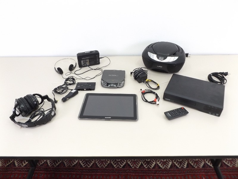 lot 28 image: Lot of Miscellaneous Electronics