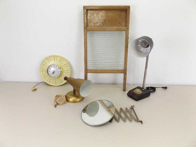 lot 32 image: Vintage Lighting, Decor, etc.