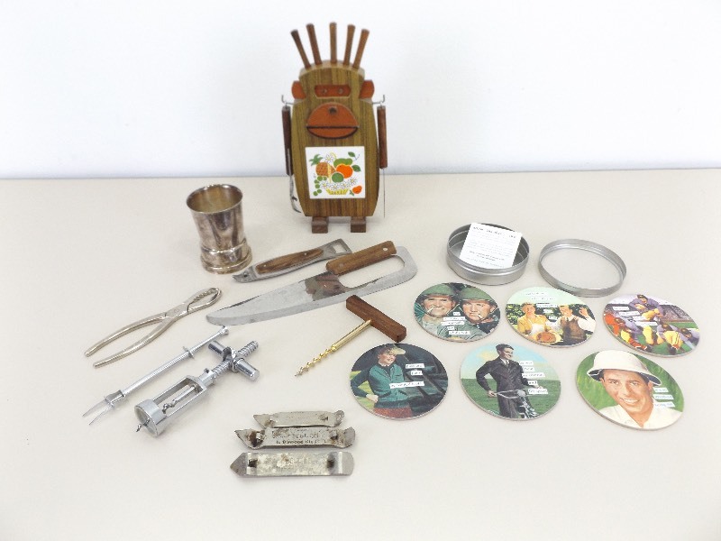 lot 35 image: Lot of Vintage Bar Items