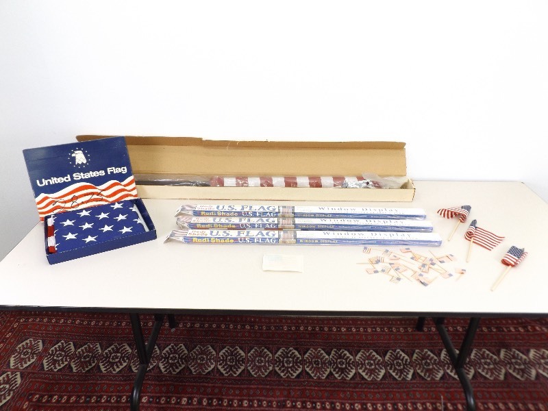 lot 39 image: Lot of NEW US Flag Items