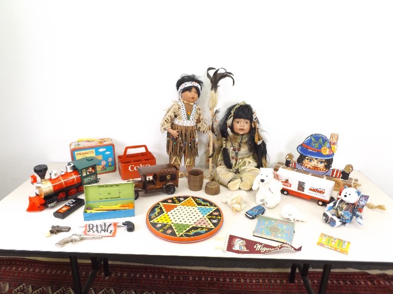 lot 49 image: Large Lot of Vintage Toys