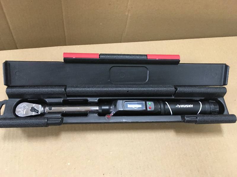 lot 16 image: HUSKY 5-80 ft. lbs. 38 in. Drive Digital Display Click Torque Wrench in good conditions