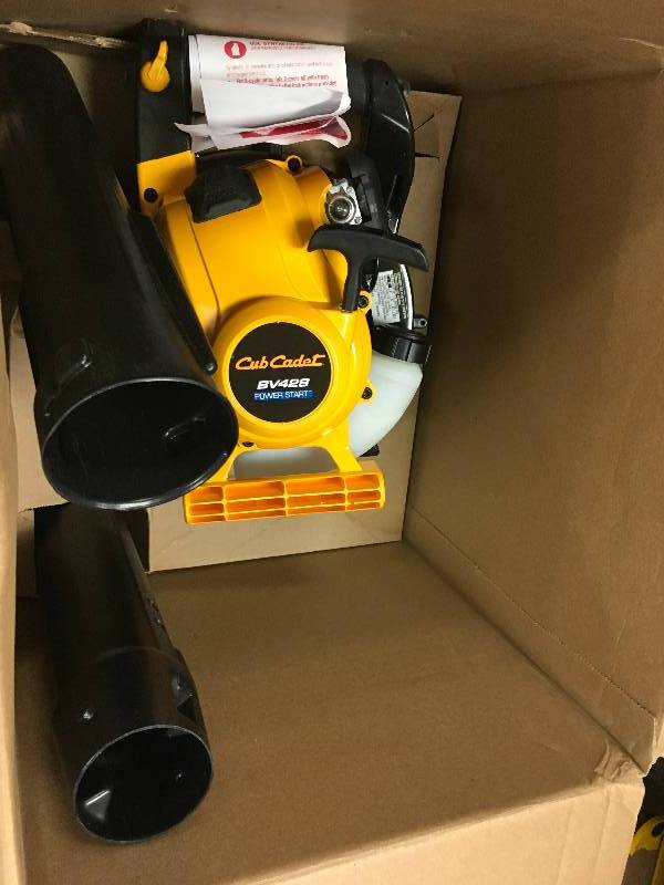 lot 39 image: Cub Cadet BV428 25cc 4-Cycle Hand Held Leaf BlowerVacuum not used