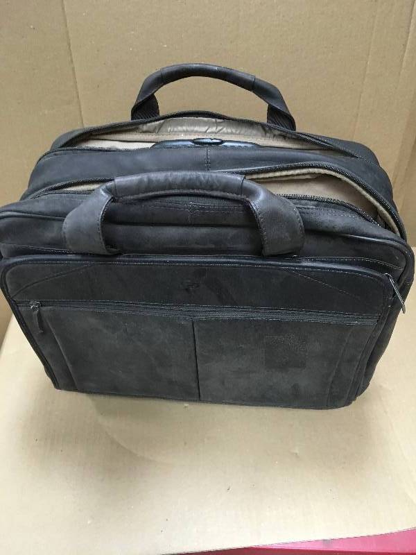 lot 83 image: COMPUTER BAG BLACK in good conditions