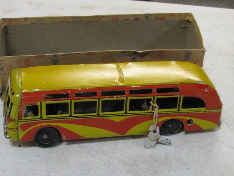 lot 5 image: Metal Wind-Up Bus