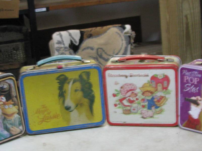 lot 12 image: Lunch Boxes