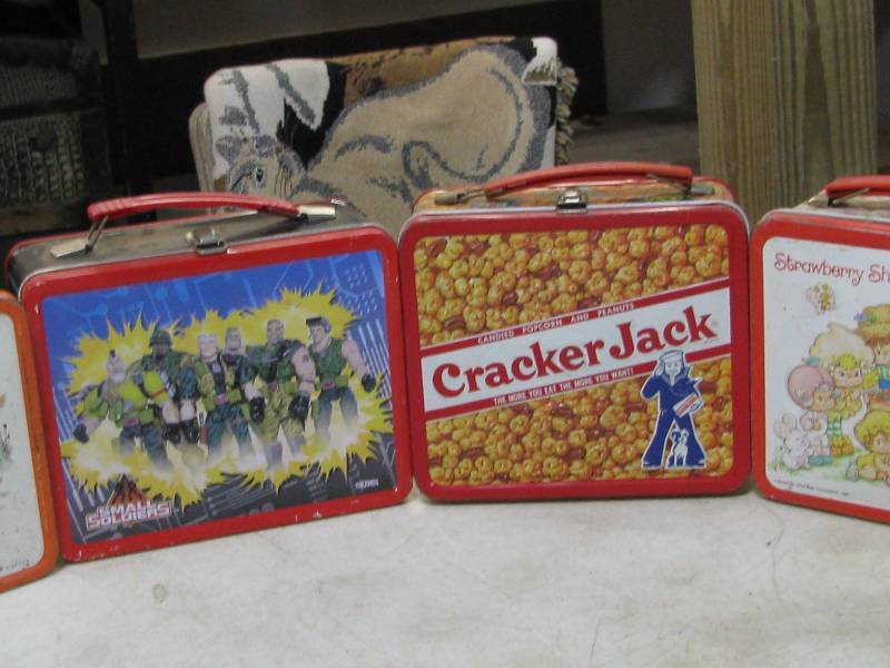 lot 13 image: Lunch Boxes