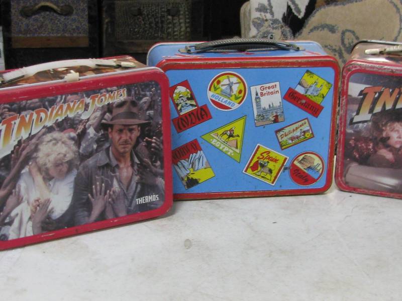 lot 8 image: Lunch Boxes