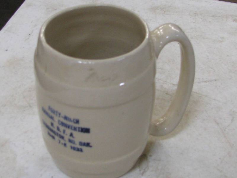 lot 32 image: Red Wing Pottery Mug