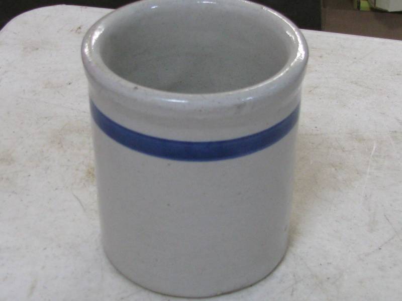 lot 33 image: Red Wing Crock Beater Jar