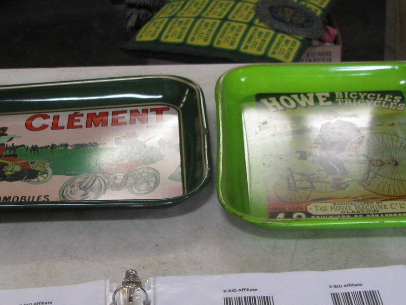 lot 51 image: Vintage Trays