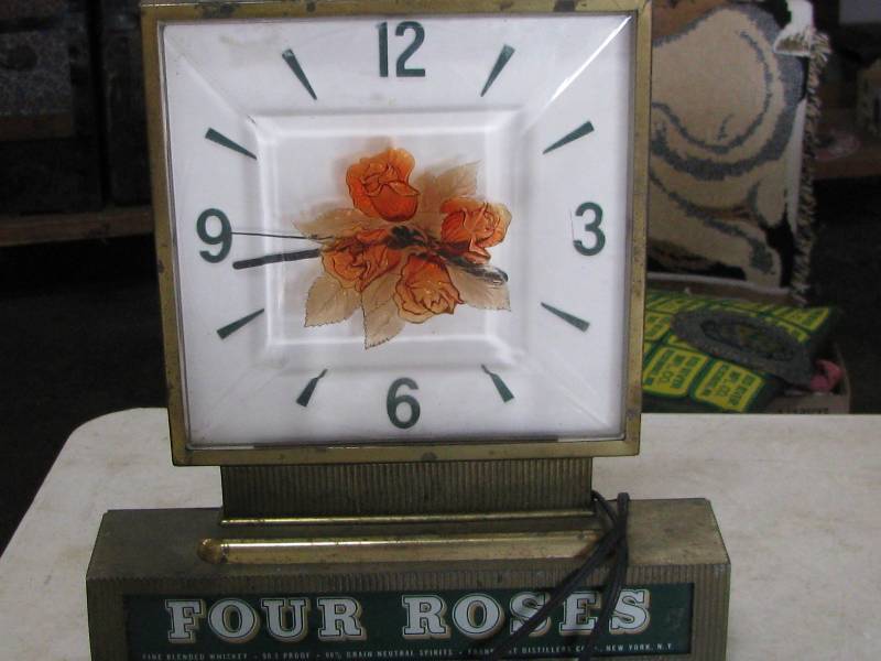 lot 62 image: Four Roses Light