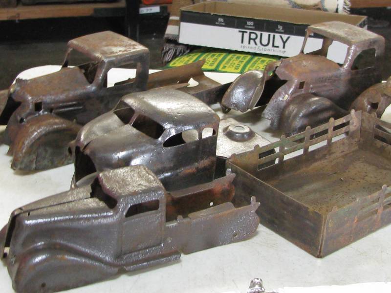 lot 72 image: Pressed Metal Trucks