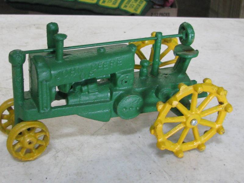 lot 74 image: John Deere Tractor