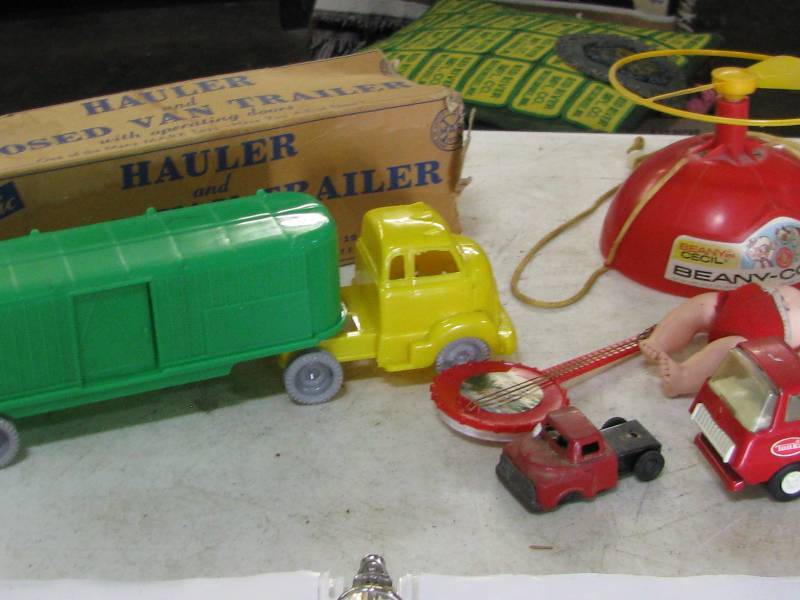 lot 84 image: Marx Toy Truck
