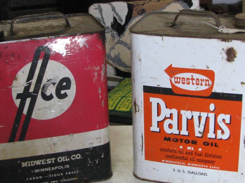 lot 102 image: Oil Cans