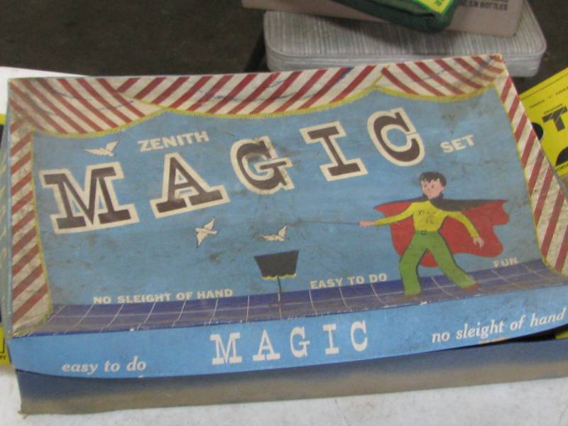 lot 109 image: Zenith Magic Set