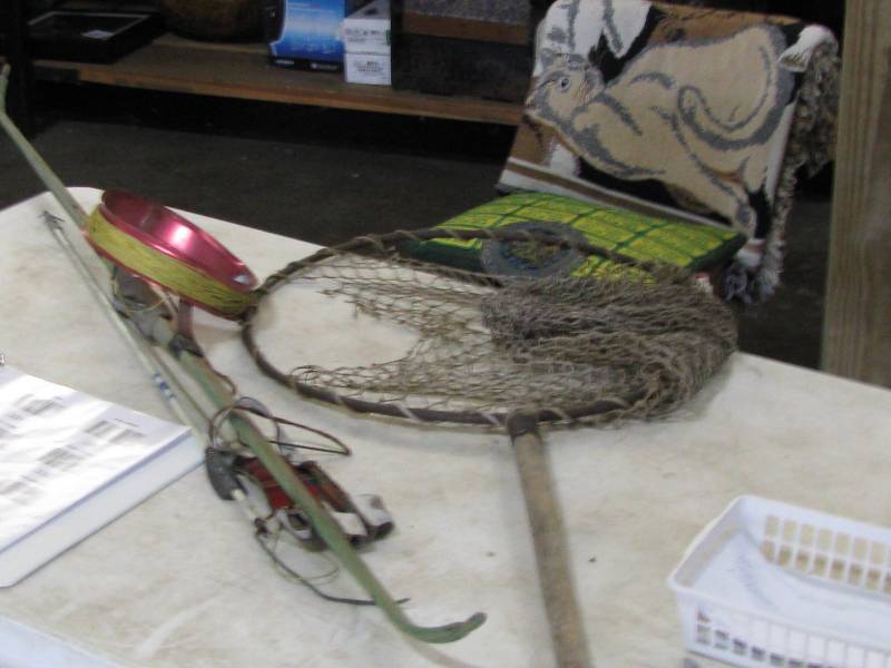 lot 132 image: Fishing Bow & Arrow