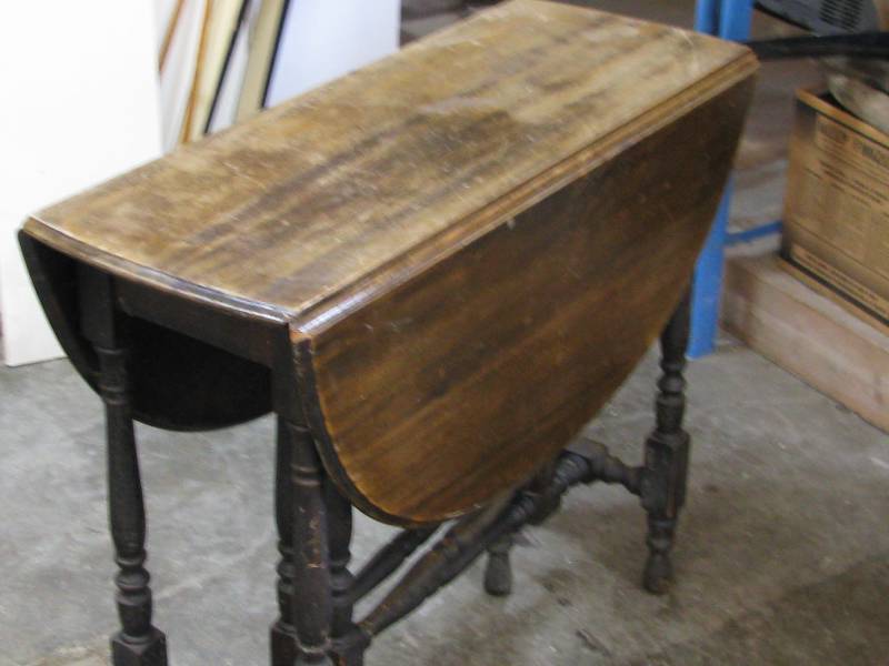 lot 153 image: Gate Leg Table