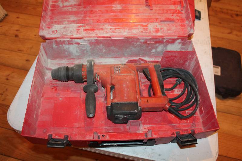 lot 306 image: Hilti hammer drill with case in working condition.
