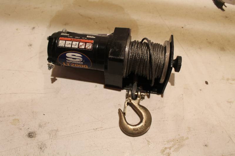 lot 312 image: Super winch LT 2000 works well.