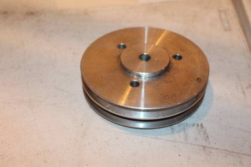 lot 320 image: GM crankshaft pulley twin V-belt.