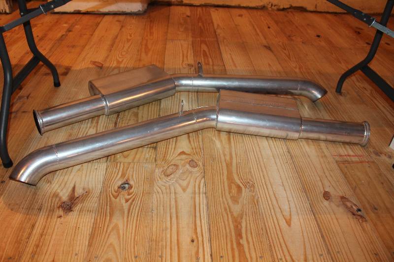 lot 323 image: Flowmaster mufflers with 3 12 inch exhaust, includes V-band flanges