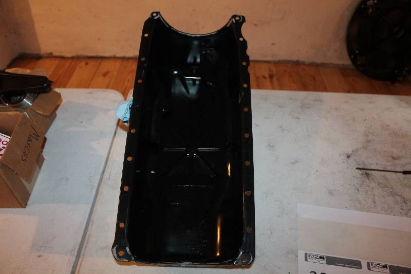 lot 335 image: Generation five GM big block oil pan new condition