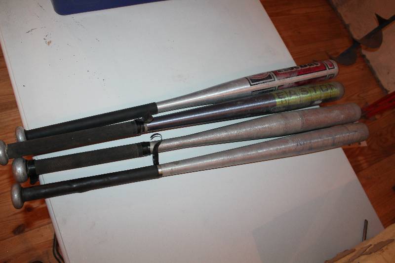 lot 345 image: Lot of (4) baseball or softball bats