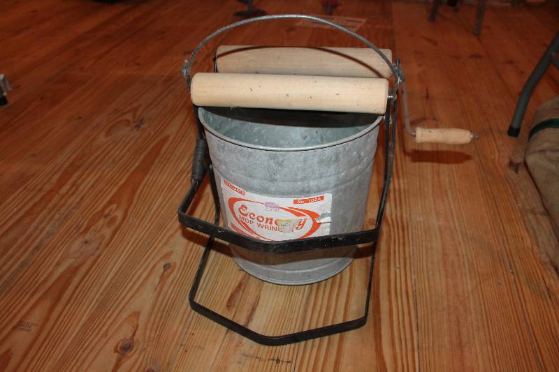 lot 348 image: Old time wash bucket with ringer hand-crank dryer