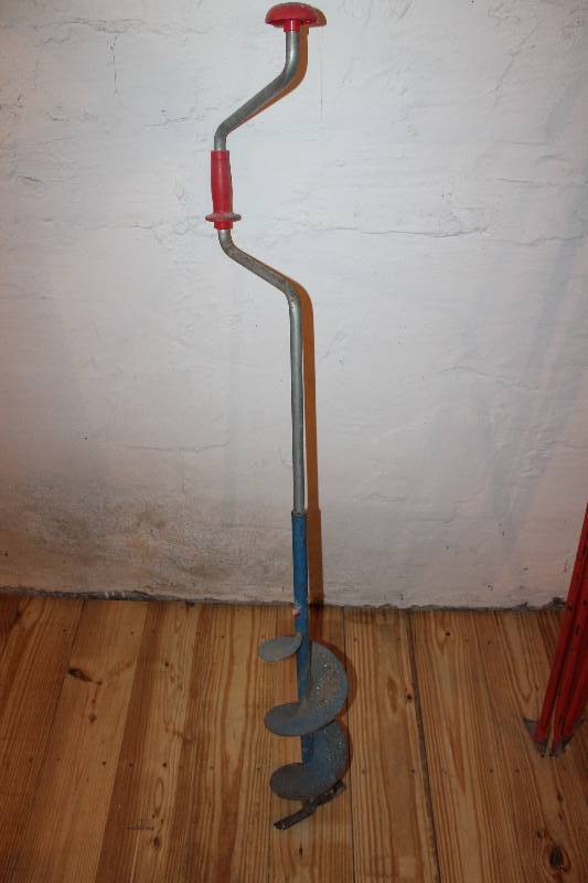 lot 355 image: Ice auger.