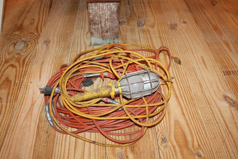lot 366 image: Extension cord and work light.