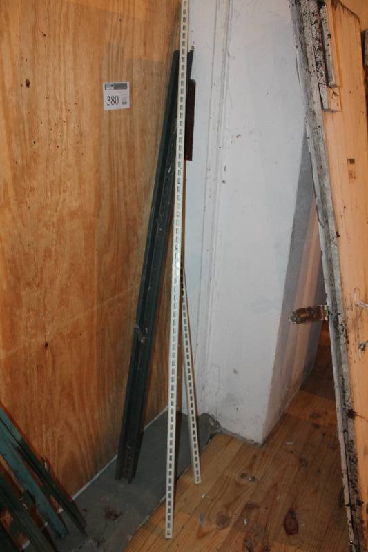 lot 380 image: Lot of posts and metal 
