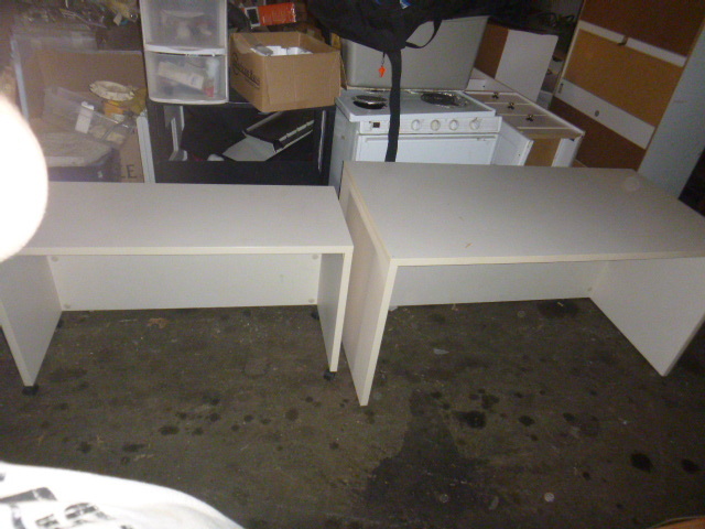 2 Desks