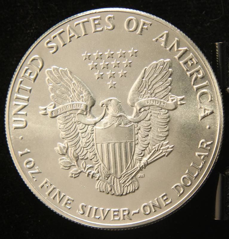 lot 25 image: 1986 AMERICAN SILVER EAGLE 1 TROY OZ. .999 FINE SILVER DOLLAR