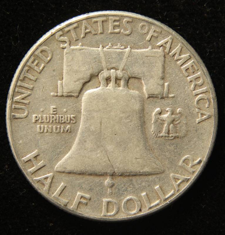 lot 29 image: 1952 FRANKLIN SILVER HALF DOLLAR