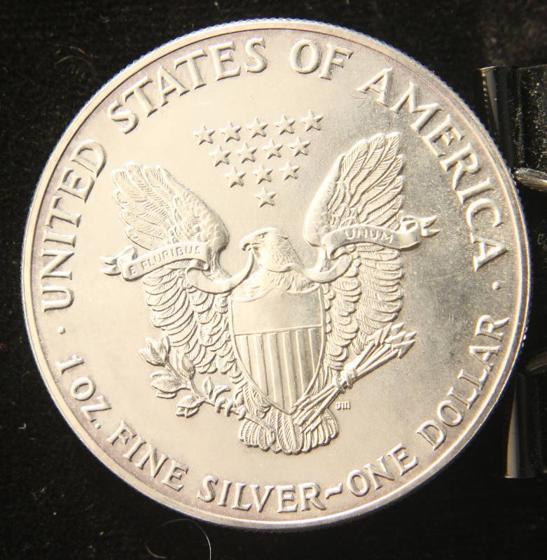 lot 50 image: 1987 AMERICAN SILVER EAGLE 1 TROY OZ. .999 FINE SILVER DOLLAR