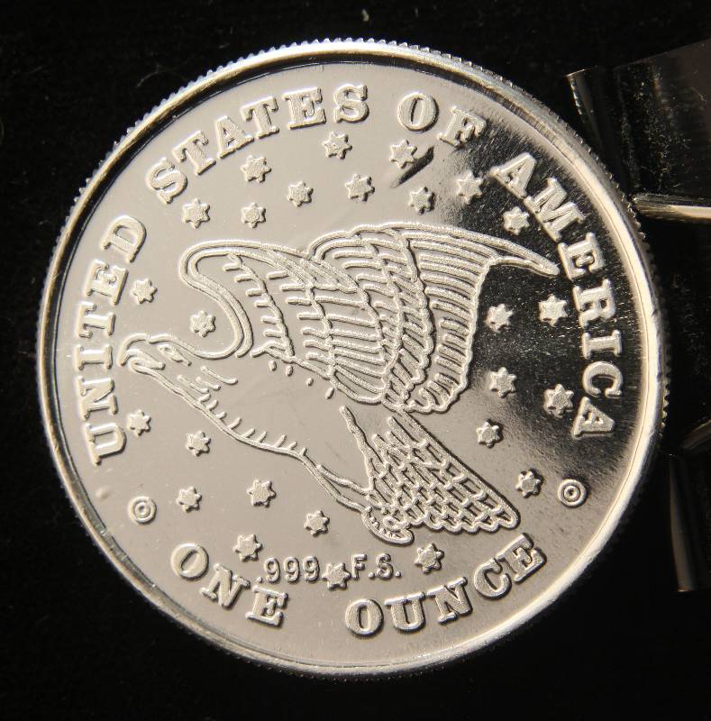 lot 51 image: 1 TROY OZ. .999 FINE SILVER LIBERTY EAGLE ROUND