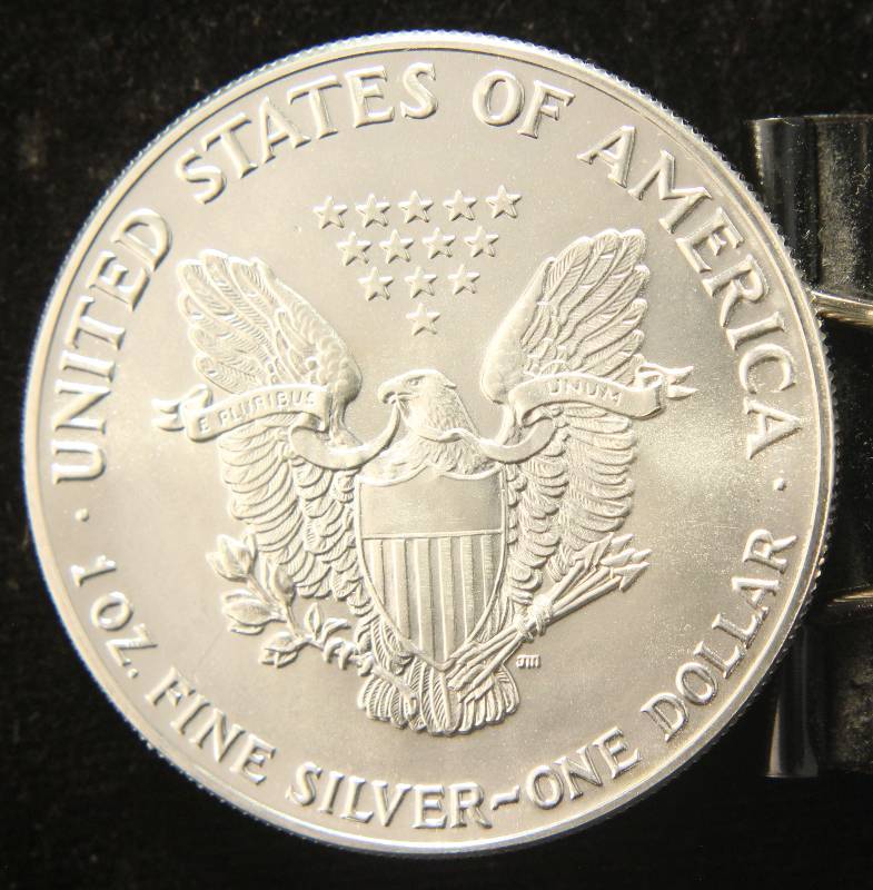 lot 67 image: 1988 AMERICAN SILVER EAGLE 1 TROY OZ. .999 FINE SILVER DOLLAR