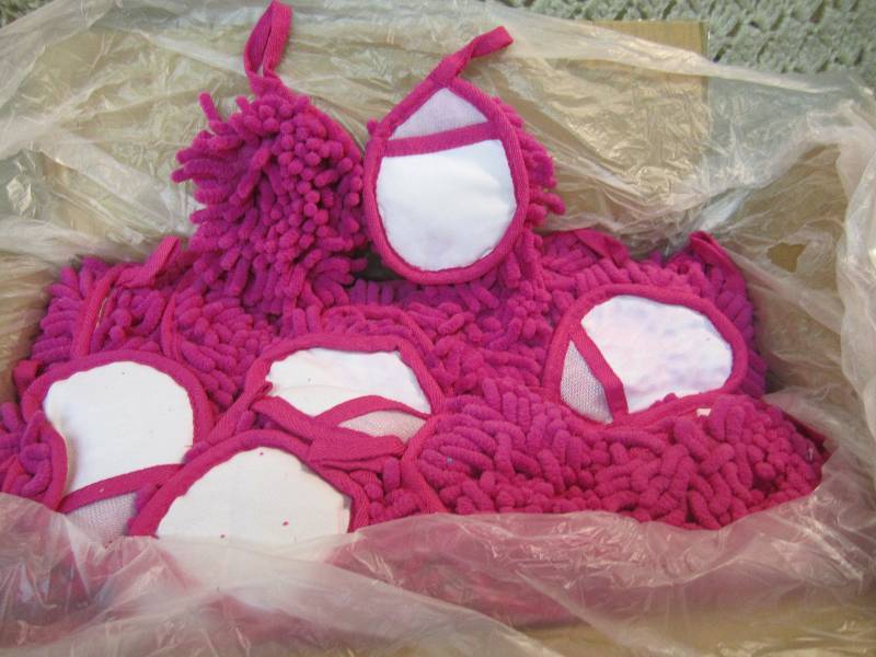 lot 11 image: Case of 200 Pink Frizzy Finger Dust...