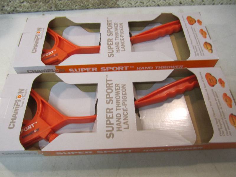 lot 14 image: 2 Champion Traps & Targets Super Sp...